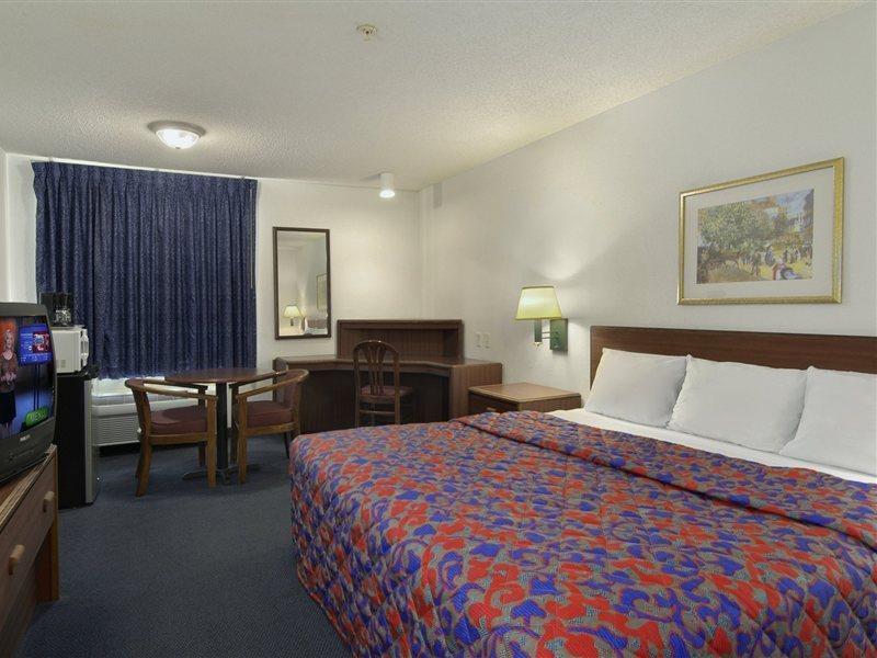 פולר Red Roof Inn & Suites Savannah Airport חדר תמונה